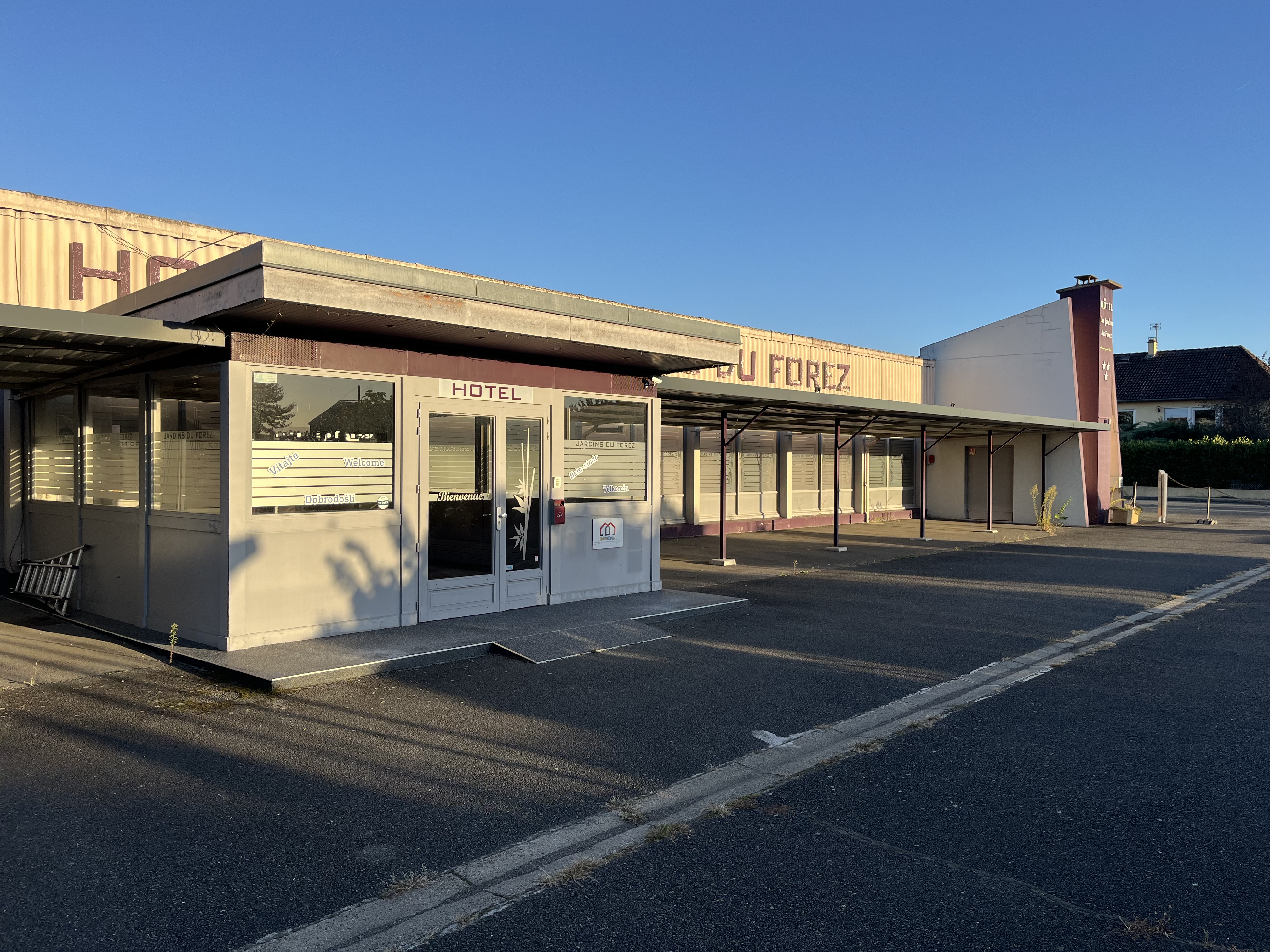 Salon partagé – Maison Mélina Montrond-les-Bains